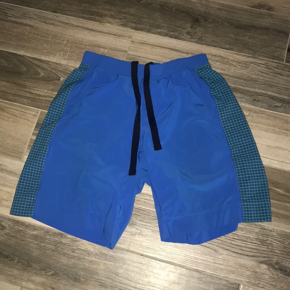 Men’s size large Lululemon pace breaker shorts